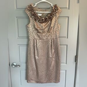Elegant Floral Neckline Cocktail Dress in Gold
